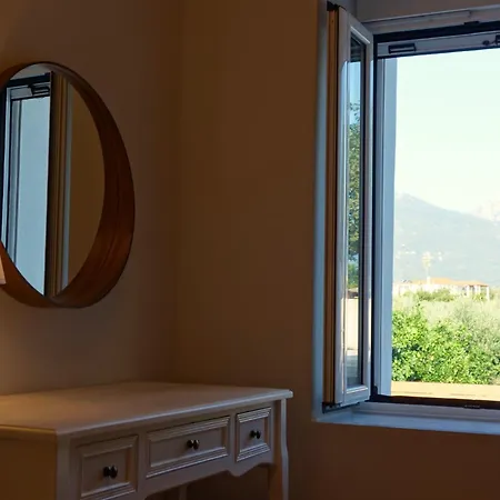 וילה Orange Garden Villa, ספארטי